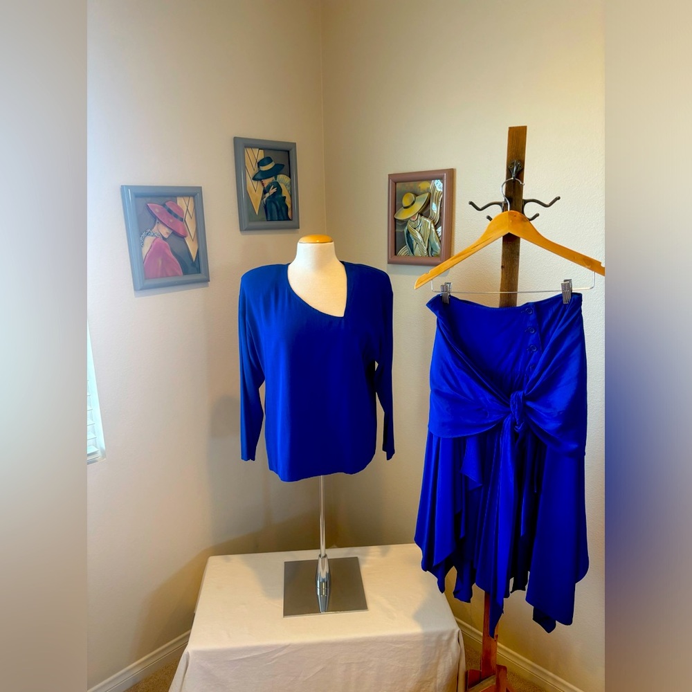 Large NEW bright blue two-piece blouse  and skirt